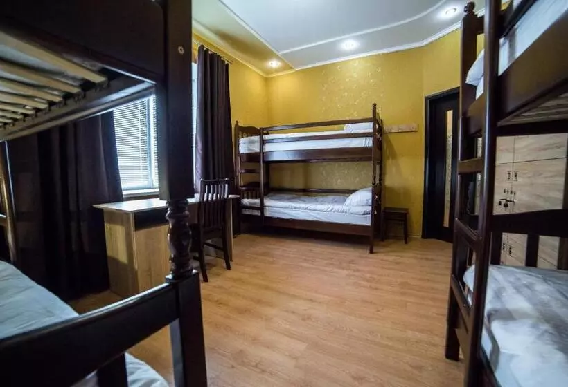 Retkeilymaja Hollywood