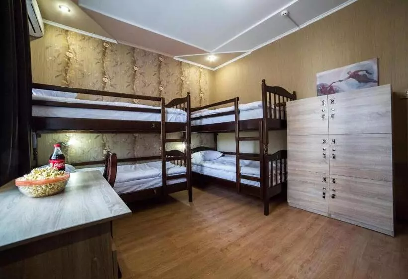 Retkeilymaja Hollywood