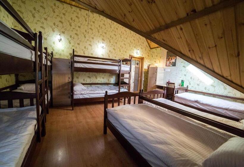 هاستل Hollywood