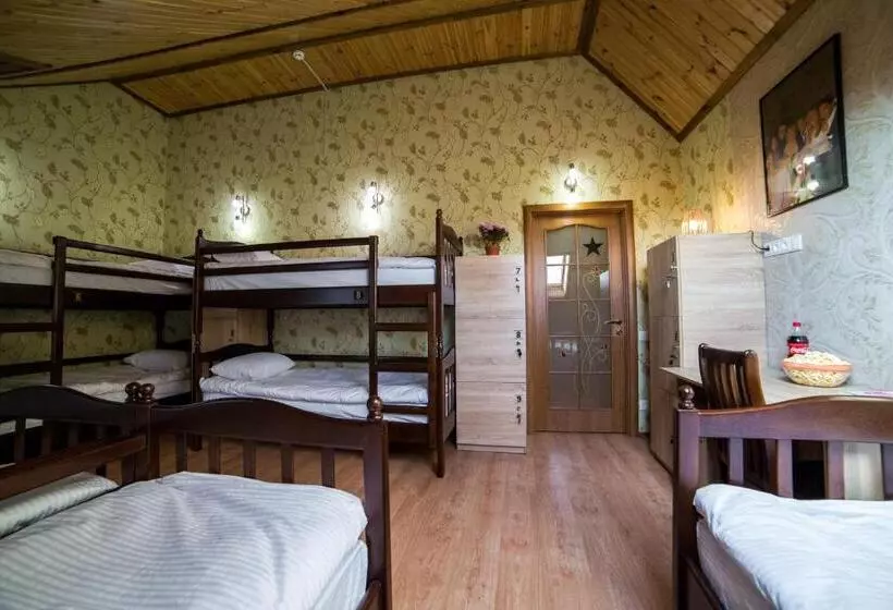 Retkeilymaja Hollywood