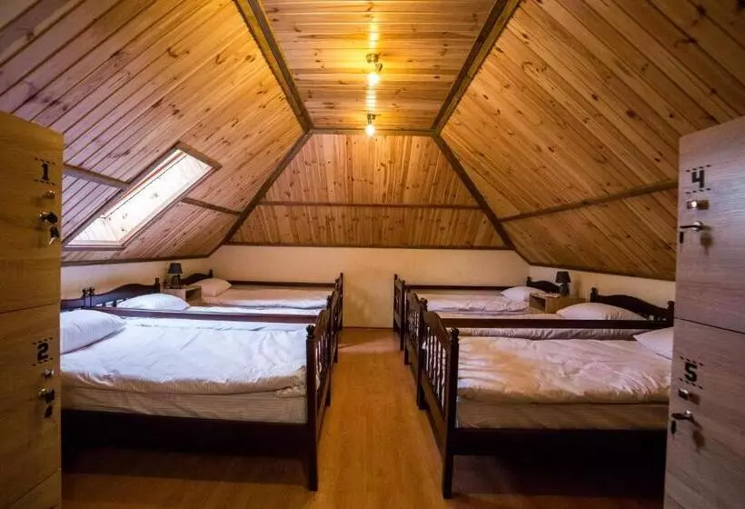 Retkeilymaja Hollywood