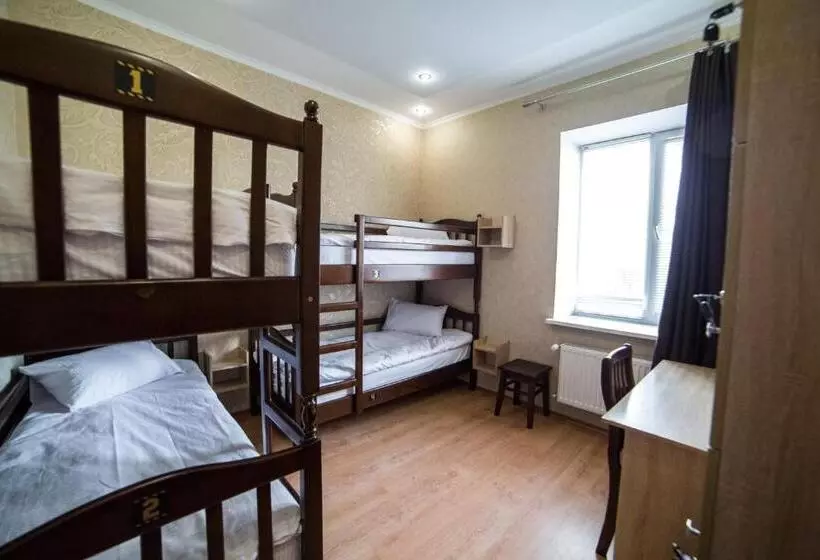 Retkeilymaja Hollywood