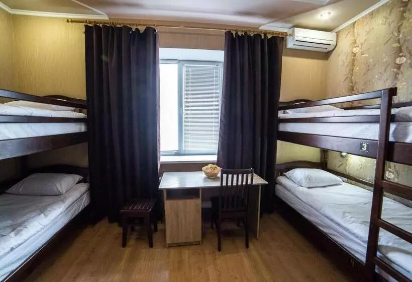 Retkeilymaja Hollywood