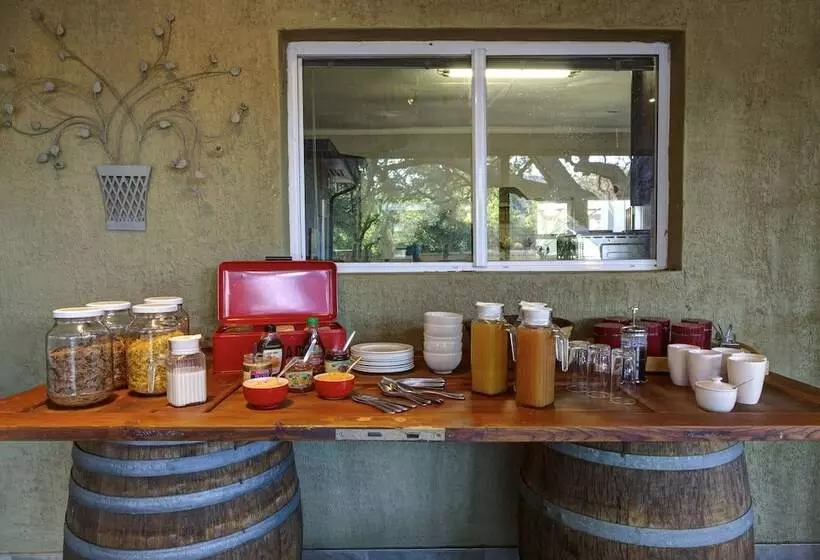 Naankuse Travellers Inn   Hostel