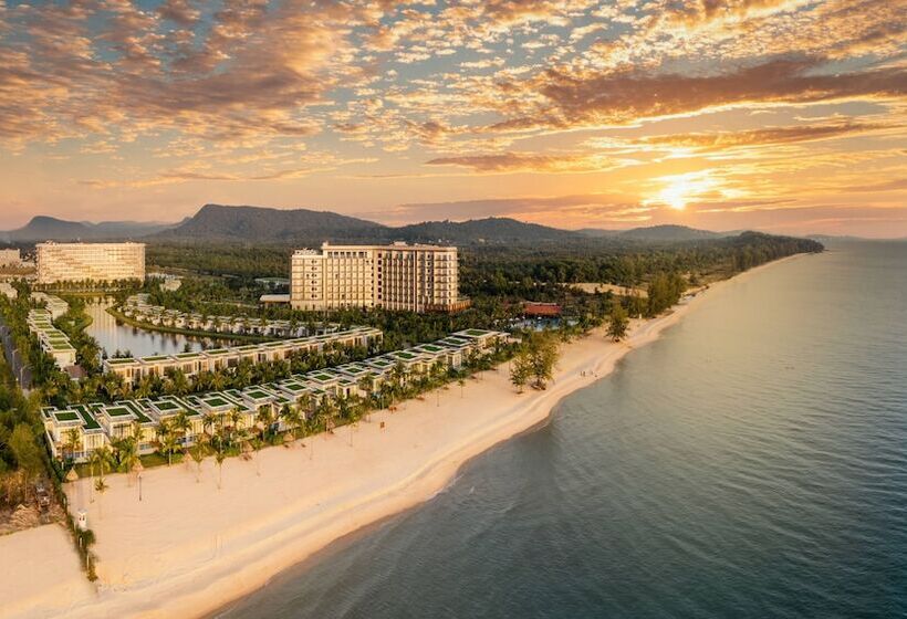 هتل Mövenpick Resort Waverly Phu Quoc