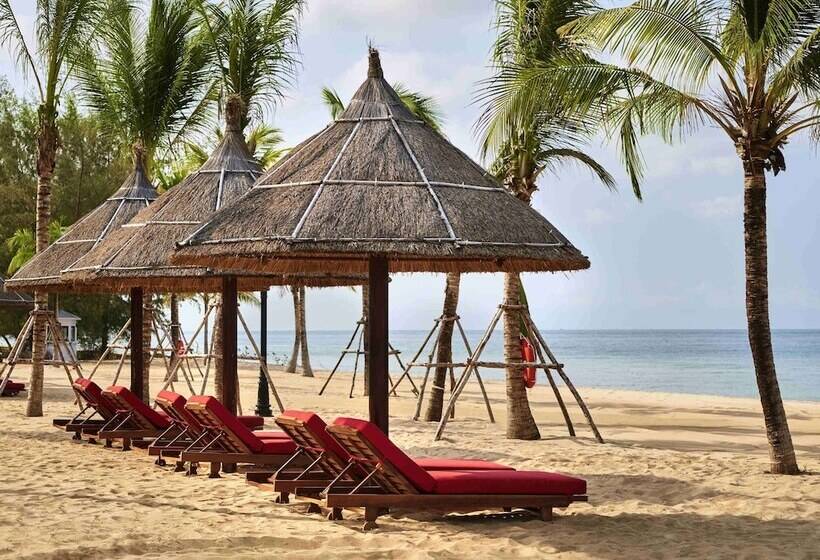 هتل Mövenpick Resort Waverly Phu Quoc