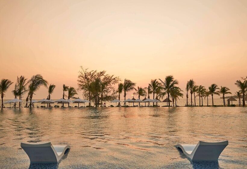 هتل Mövenpick Resort Waverly Phu Quoc
