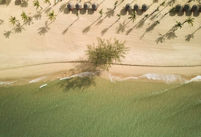 هتل Mövenpick Resort Waverly Phu Quoc