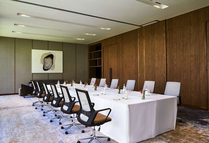 هتل Mövenpick Resort Waverly Phu Quoc