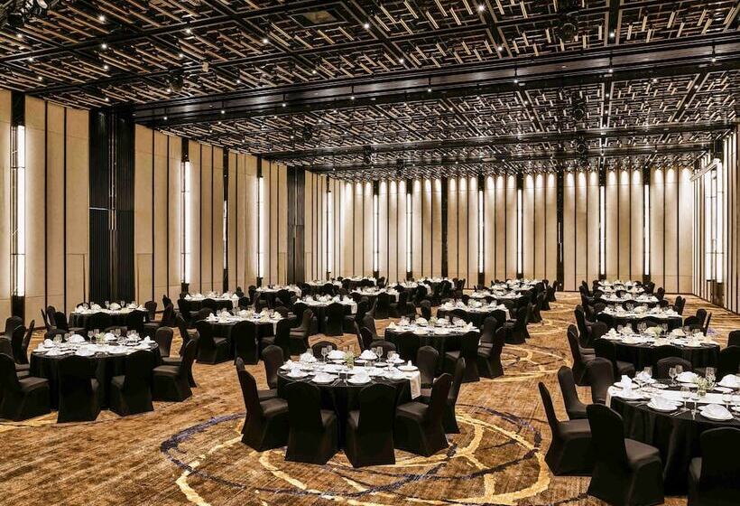 هتل Mövenpick Resort Waverly Phu Quoc