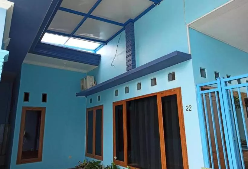 ホテル Oyo 3183 Kost Putri Biru Siguragura
