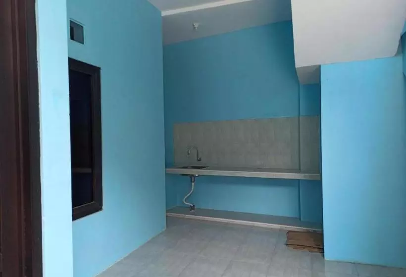 ホテル Oyo 3183 Kost Putri Biru Siguragura