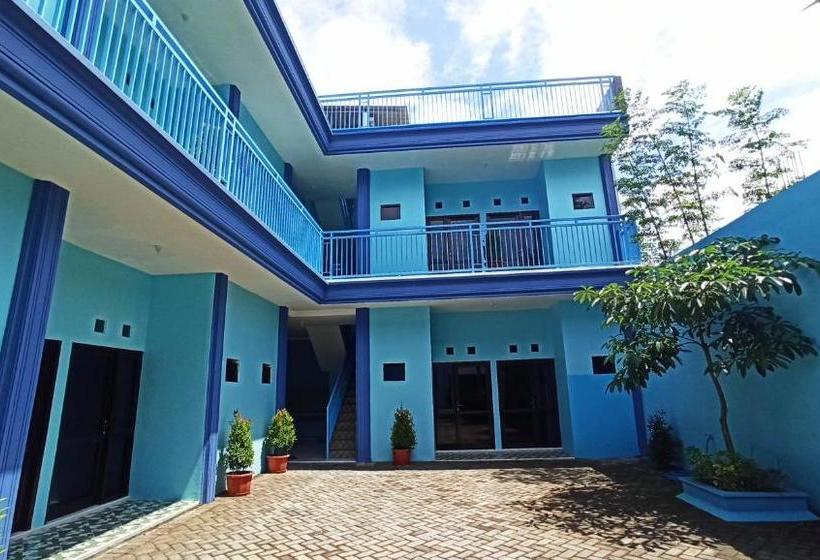 هتل Oyo 3183 Kost Putri Biru Siguragura