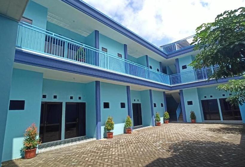 هتل Oyo 3183 Kost Putri Biru Siguragura