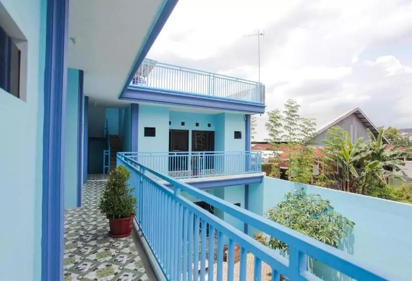 ホテル Oyo 3183 Kost Putri Biru Siguragura