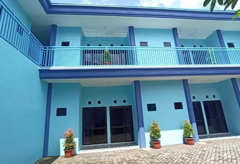 ホテル Oyo 3183 Kost Putri Biru Siguragura