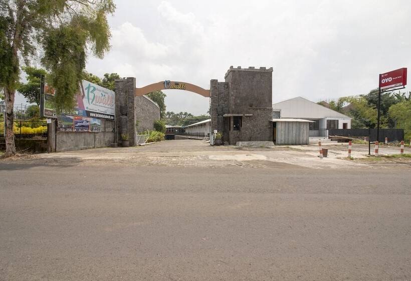 Hotell Oyo 3283 Bwalk
