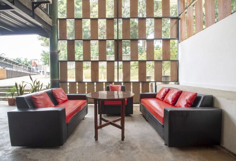 Hotell Oyo 3283 Bwalk