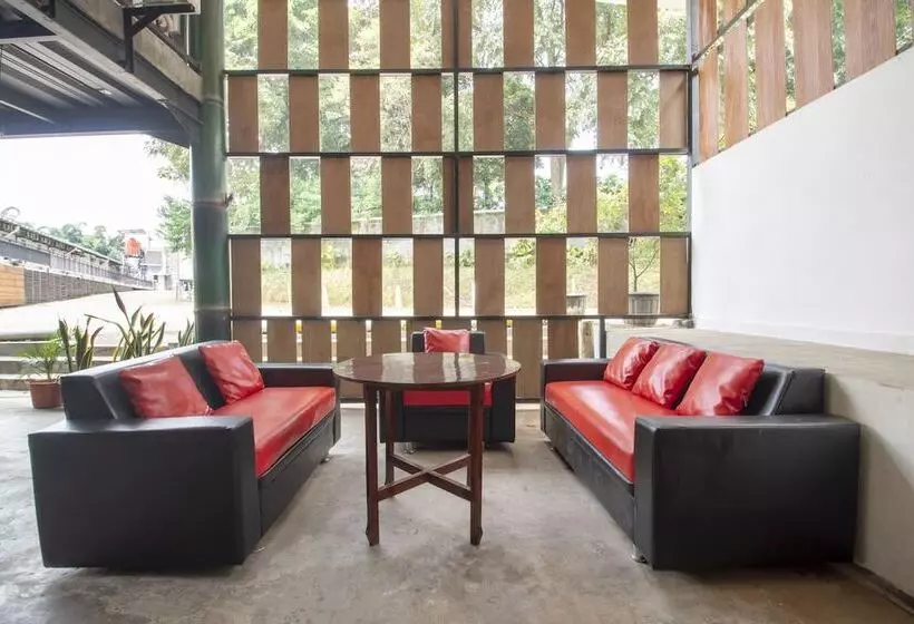 Hotel Oyo 3283 Bwalk
