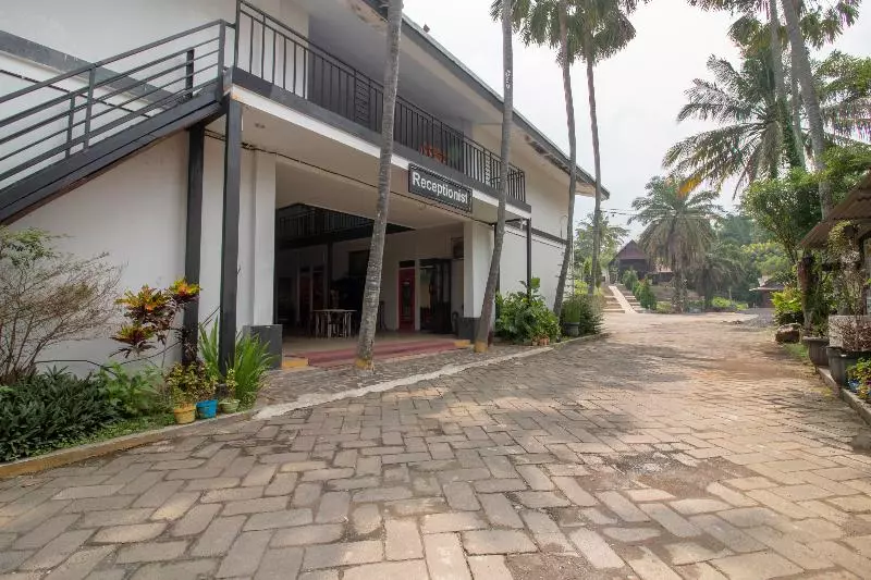Hotel Oyo 3283 Bwalk