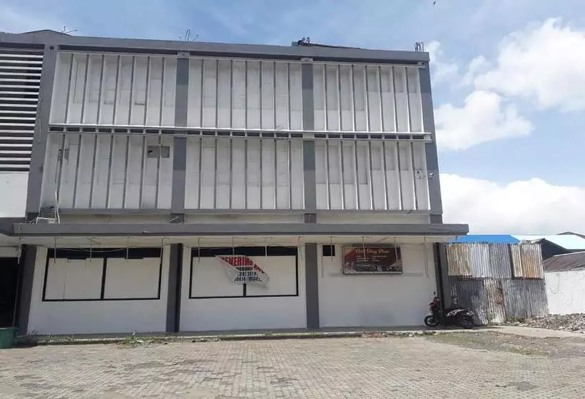 ホテル Oyo 3424  Bitung Plaza