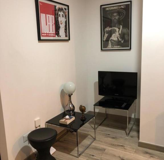 פנסיון Private Room/bathroom In Downtown