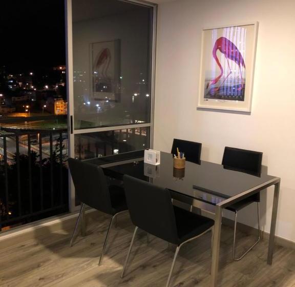 פנסיון Private Room/bathroom In Downtown