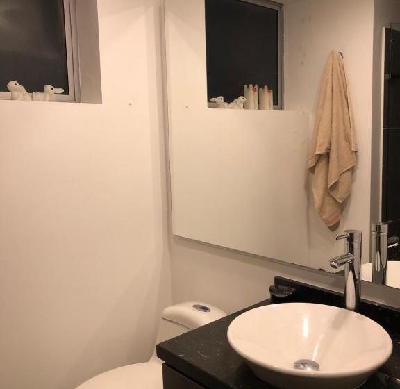 פנסיון Private Room/bathroom In Downtown