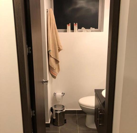 פנסיון Private Room/bathroom In Downtown