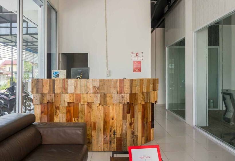 פנסיון Reddoorz Syariah Near Lubang Jepang Bukittinggi