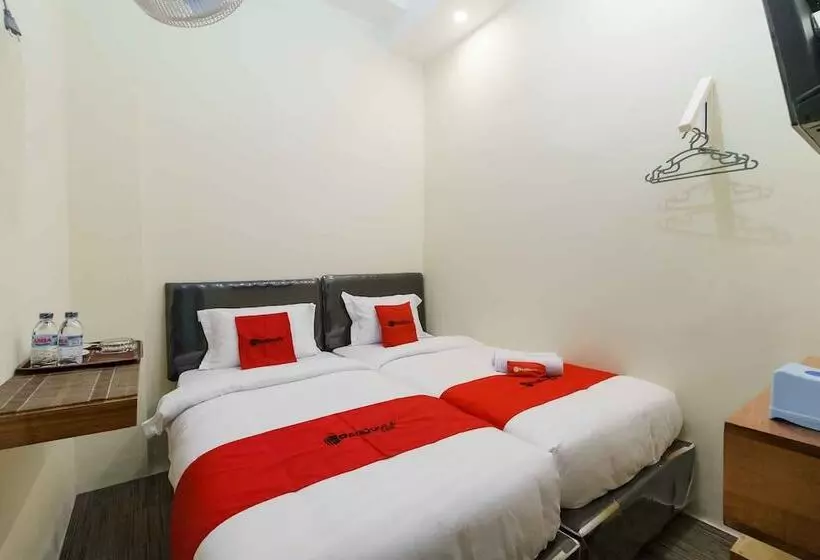 ペンション Reddoorz Syariah Near Lubang Jepang Bukittinggi