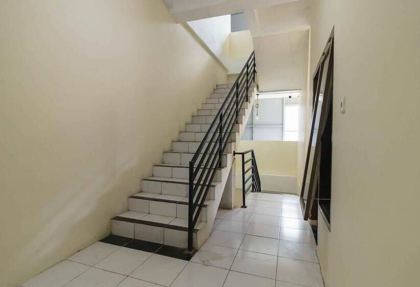 פנסיון Reddoorz Syariah Near Lubang Jepang Bukittinggi