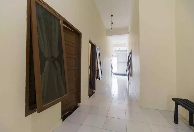 ペンション Reddoorz Syariah Near Lubang Jepang Bukittinggi