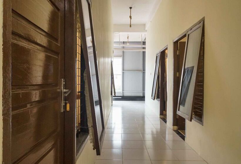 פנסיון Reddoorz Syariah Near Lubang Jepang Bukittinggi