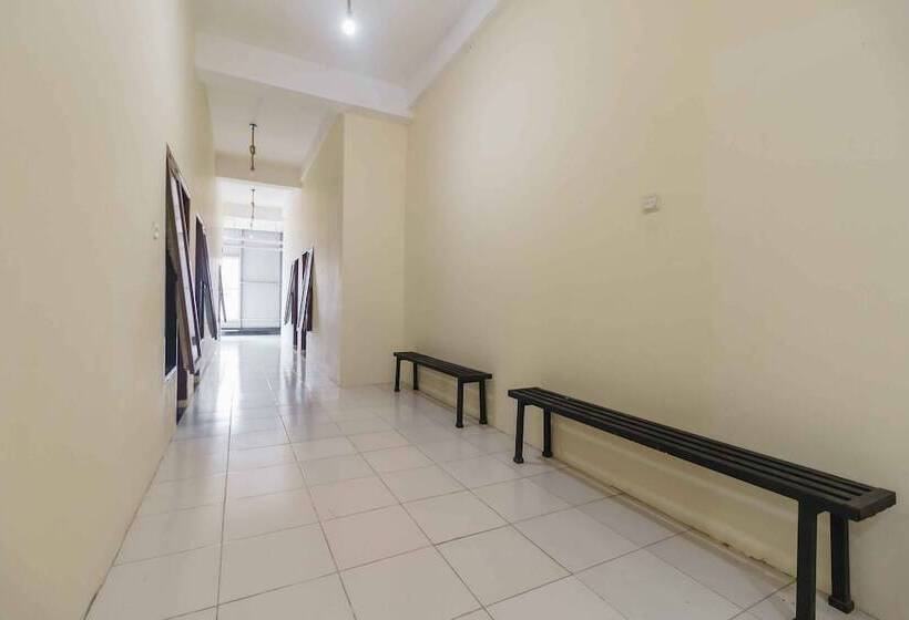 פנסיון Reddoorz Syariah Near Lubang Jepang Bukittinggi