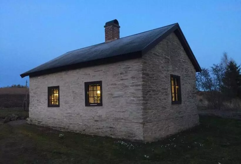 تختخواب و صبحانه Stenbrottets Smedja