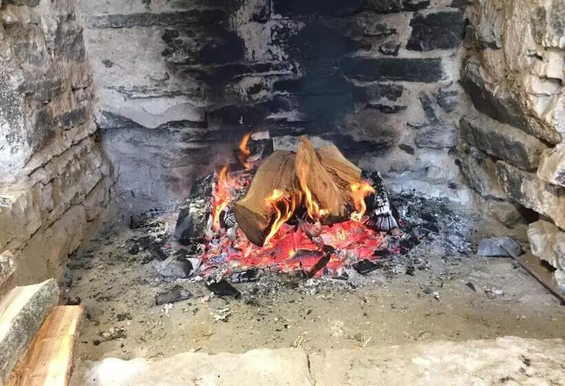 تختخواب و صبحانه Stenbrottets Smedja