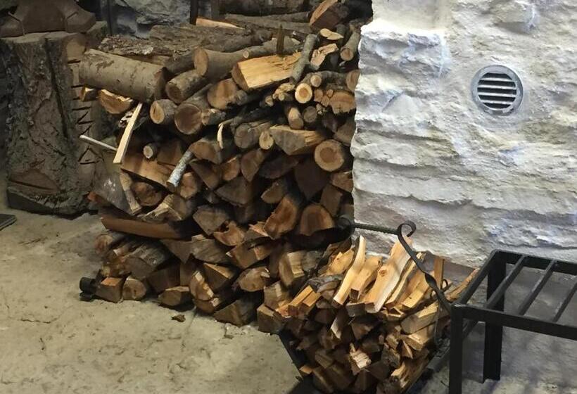 Bed and Breakfast Stenbrottets Smedja