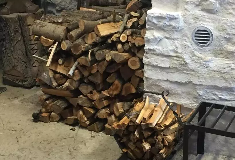 تختخواب و صبحانه Stenbrottets Smedja