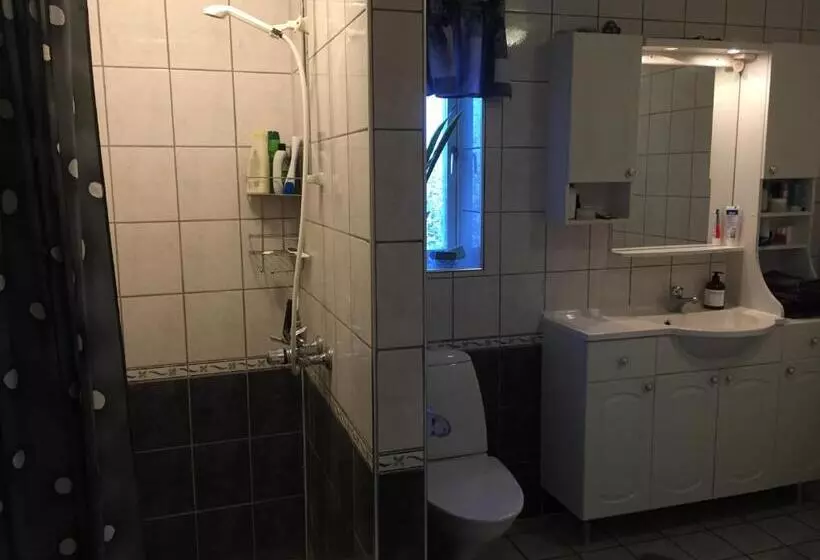 تختخواب و صبحانه Stenbrottets Smedja