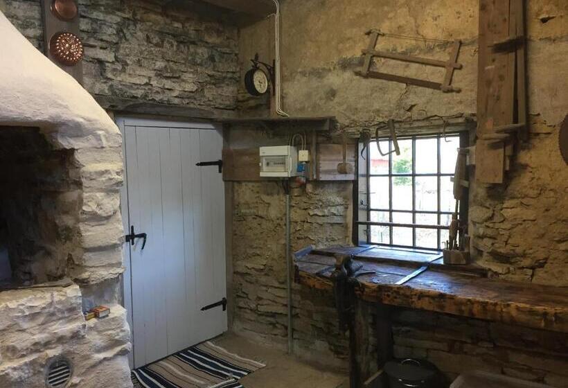 Bed and Breakfast Stenbrottets Smedja