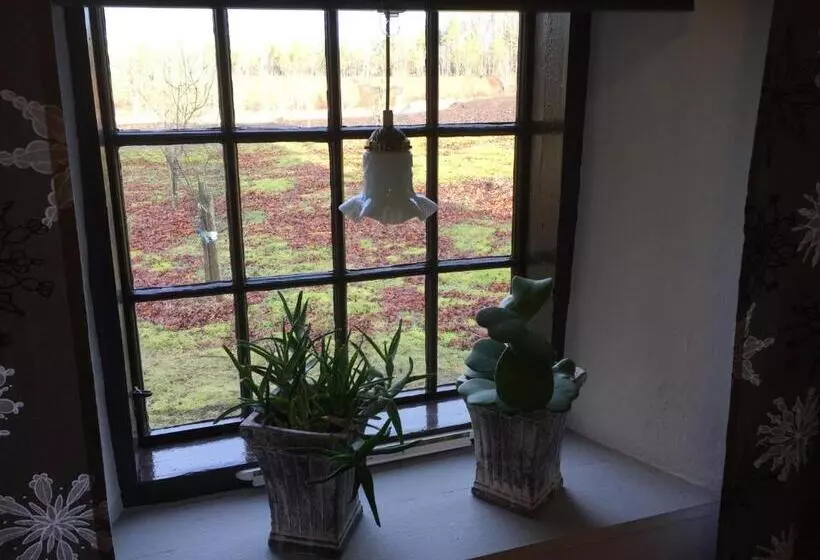 تختخواب و صبحانه Stenbrottets Smedja