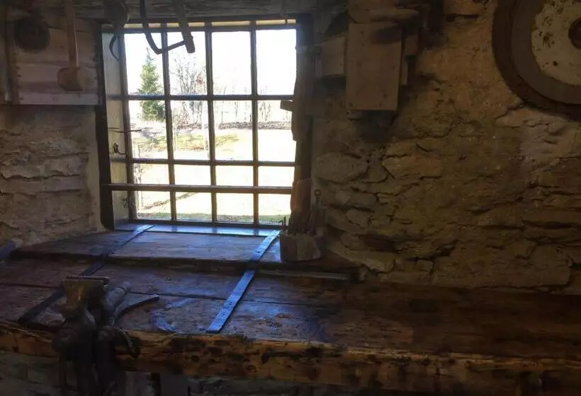 تختخواب و صبحانه Stenbrottets Smedja