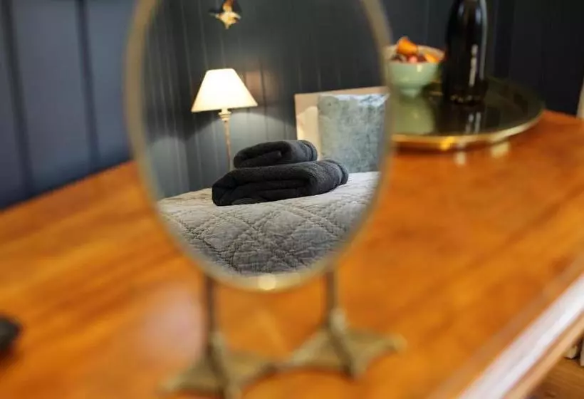 Cwmbach Lodge Luxury B&b