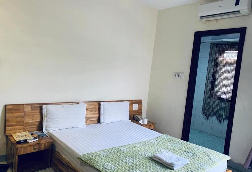 هتل Oyo 999 Vip Hostel