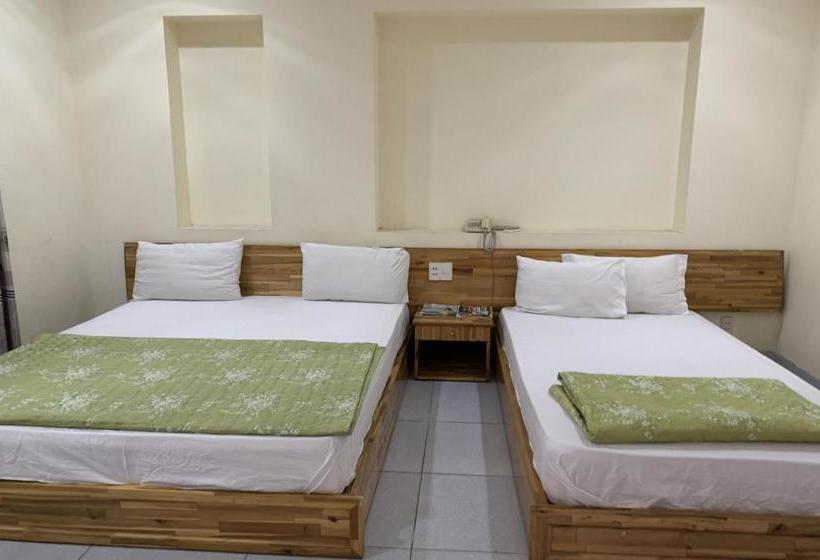 هتل Oyo 999 Vip Hostel