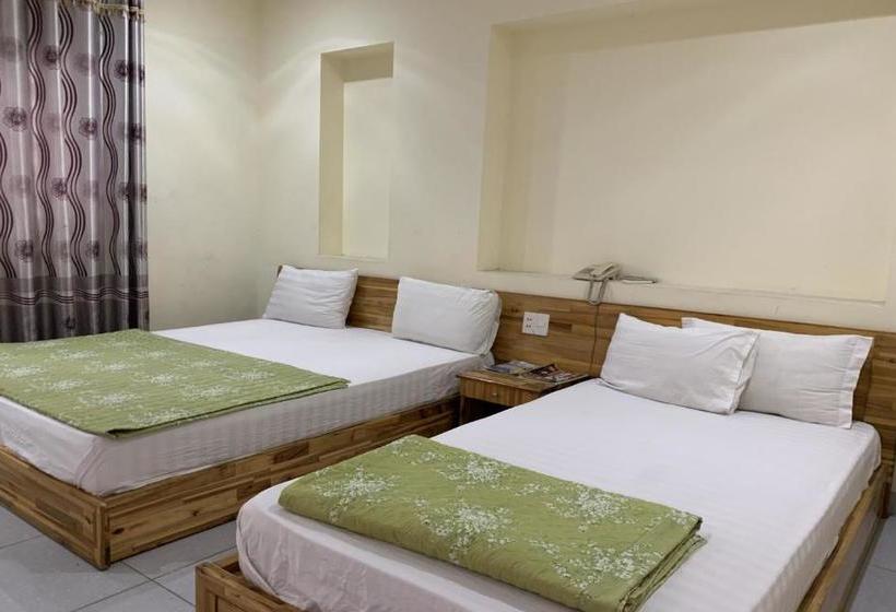 هتل Oyo 999 Vip Hostel