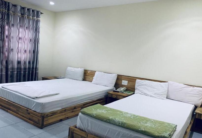 هتل Oyo 999 Vip Hostel