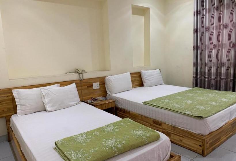 هتل Oyo 999 Vip Hostel