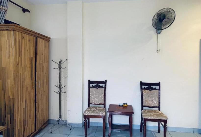 هتل Oyo 999 Vip Hostel